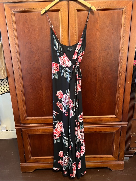 Lulus Dresses & Skirts - Lulu's Black wrap Maxi Dress with Pink Floral Print